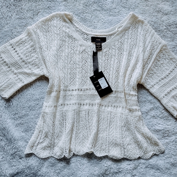 Rain| Size XS Off White/ Ivory Top - Picture 2 of 4